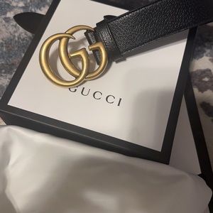 Authentic Gucci Belt , like new ! Comes with bag and box .